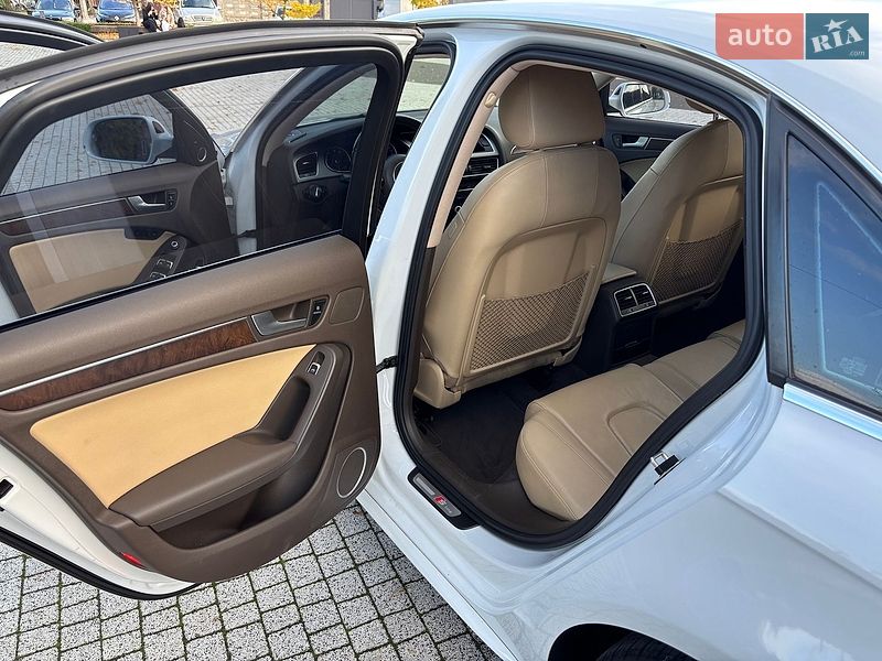 Седан Audi A4 2014 в Винниках
