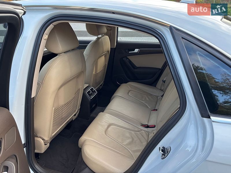 Седан Audi A4 2014 в Винниках