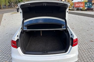 Седан Audi A4 2014 в Винниках