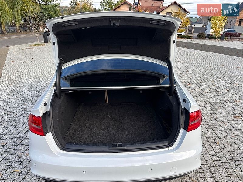 Седан Audi A4 2014 в Винниках