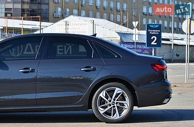 Седан Audi A4 2022 в Киеве