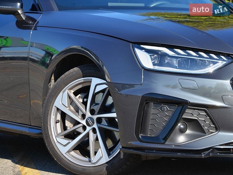 Седан Audi A4 2022 в Киеве