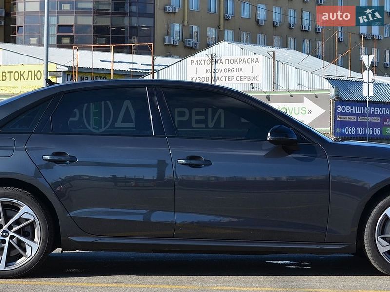Седан Audi A4 2022 в Киеве