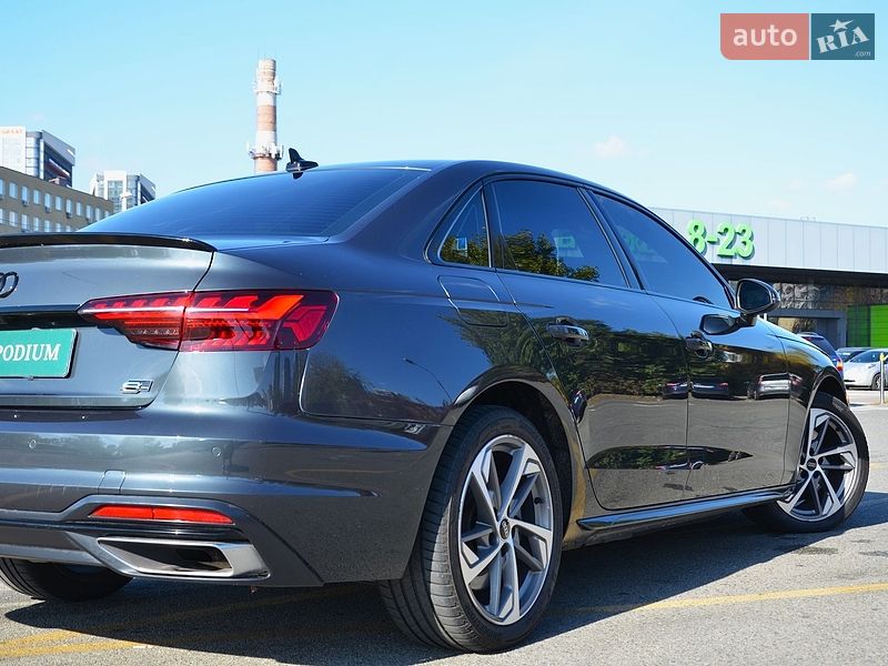 Седан Audi A4 2022 в Киеве