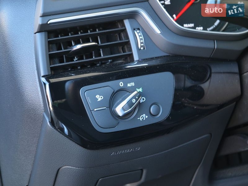 Седан Audi A4 2022 в Киеве