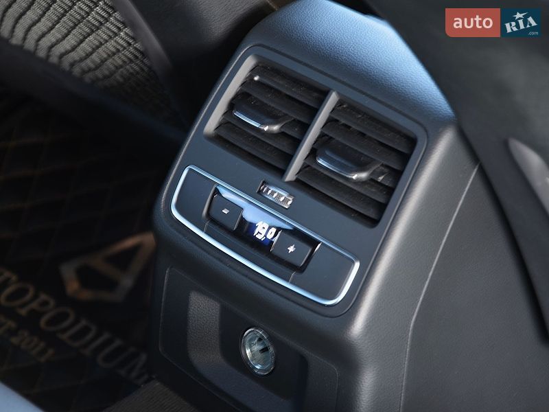 Седан Audi A4 2022 в Киеве