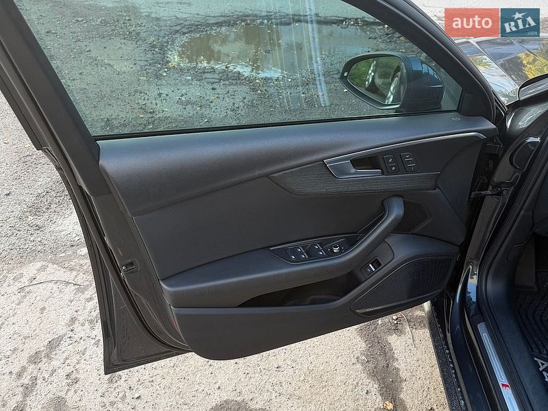 Седан Audi A4 2017 в Львове