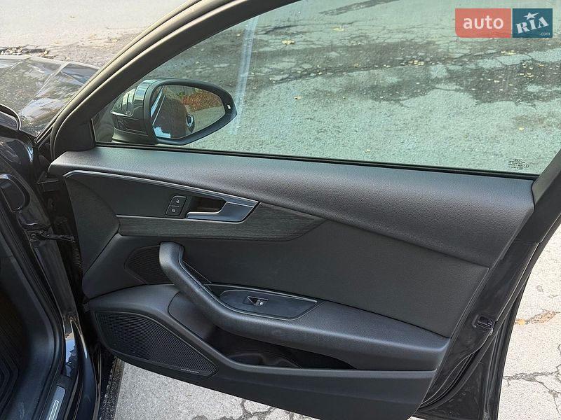 Седан Audi A4 2017 в Львове