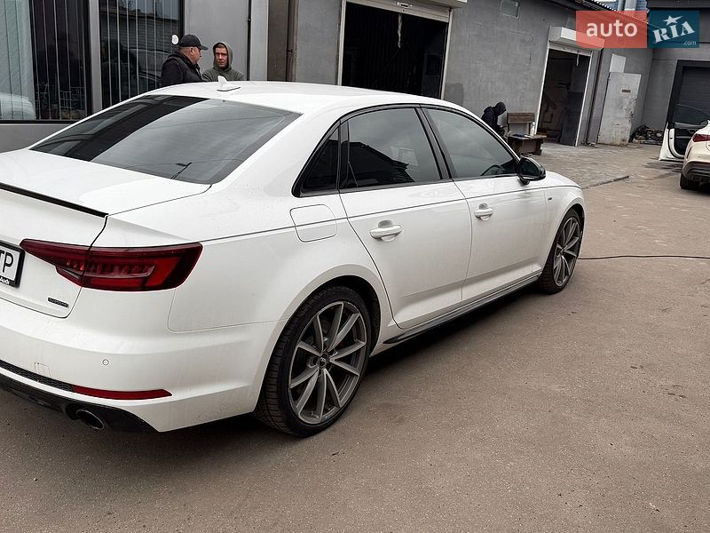 Седан Audi A4 2018 в Киеве