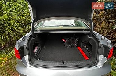 Седан Audi A4 2015 в Комарному