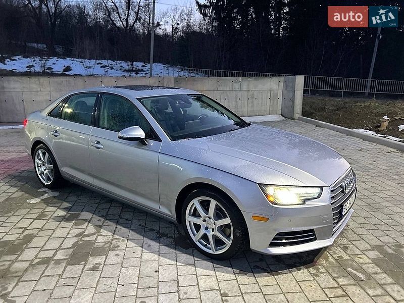 Седан Audi A4 2015 в Комарному