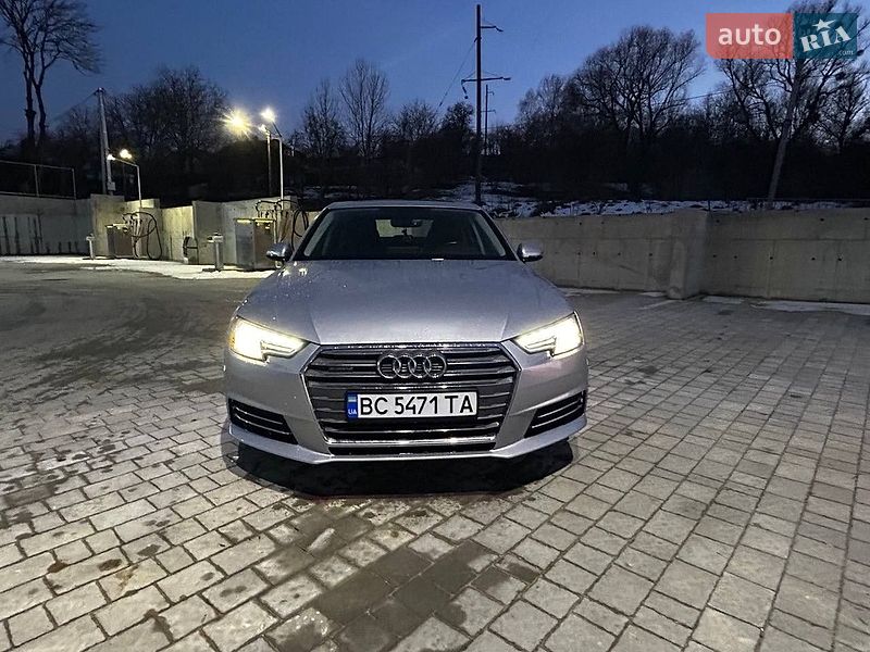 Седан Audi A4 2015 в Комарному