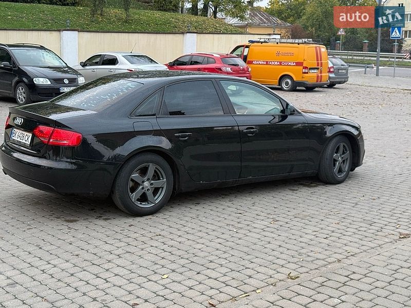 Седан Audi A4 2011 в Остроге