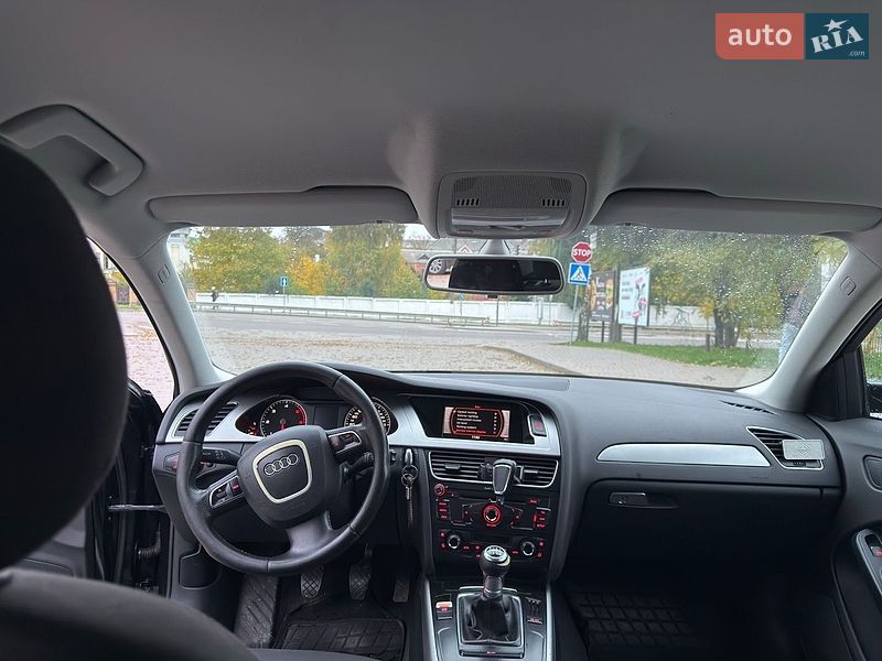 Седан Audi A4 2011 в Остроге