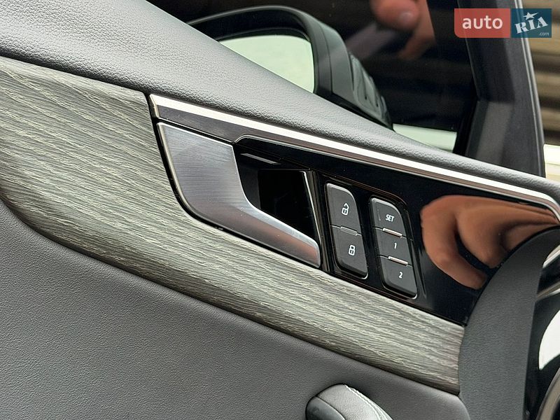 Седан Audi A4 2024 в Києві
