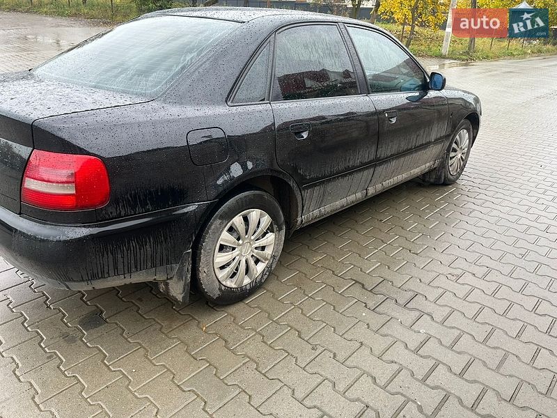 Седан Audi A4 1997 в Косове