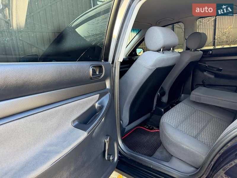 Седан Audi A4 1997 в Дрогобичі