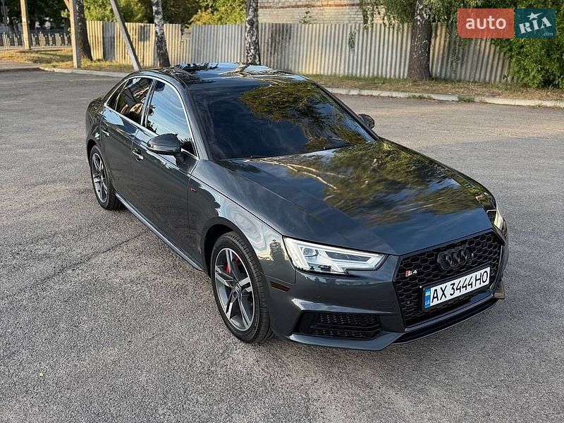 Седан Audi A4 2015 в Первомайске