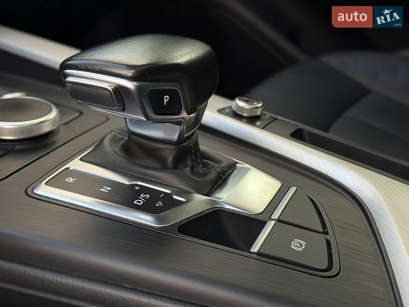 Седан Audi A4 2016 в Радивиліві