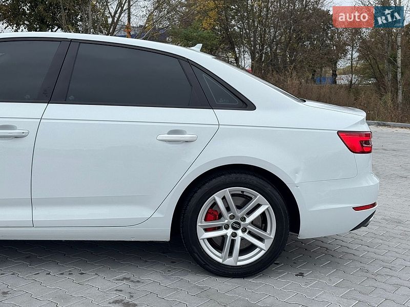 Седан Audi A4 2016 в Хмельницком