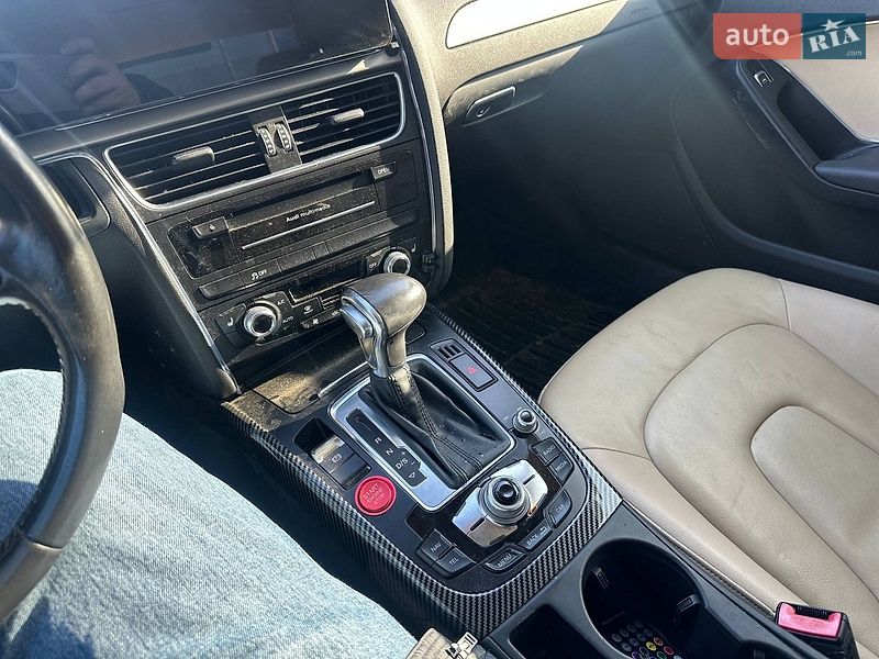 Седан Audi A4 2014 в Львові