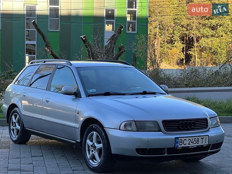 Универсал Audi A4 1997 в Новояворовске