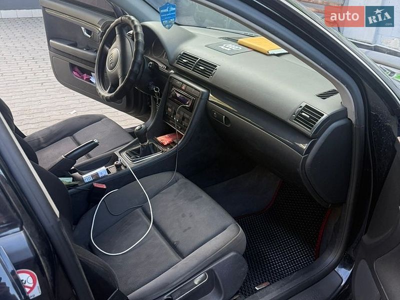 Седан Audi A4 2002 в Чернівцях