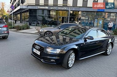 Седан Audi A4 2015 в Львове