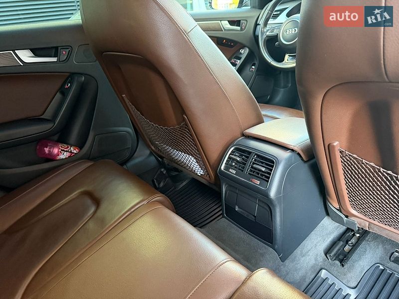 Седан Audi A4 2015 в Львове