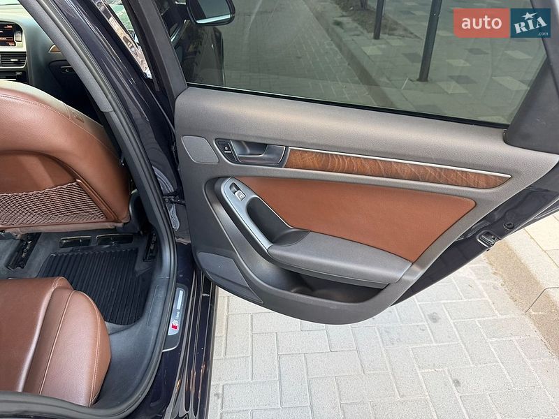 Седан Audi A4 2015 в Львове