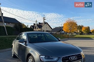 Седан Audi A4 2012 в Львове