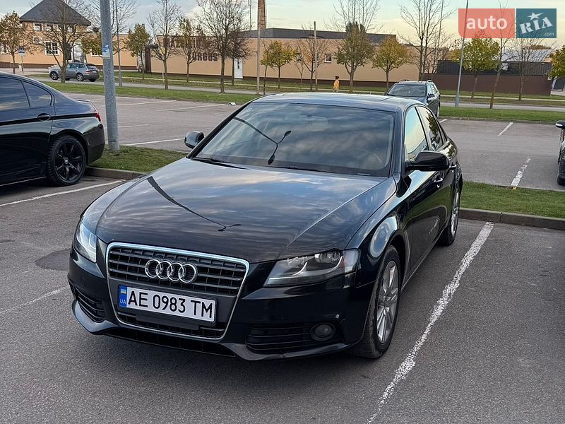 Седан Audi A4 2011 в Кривом Роге