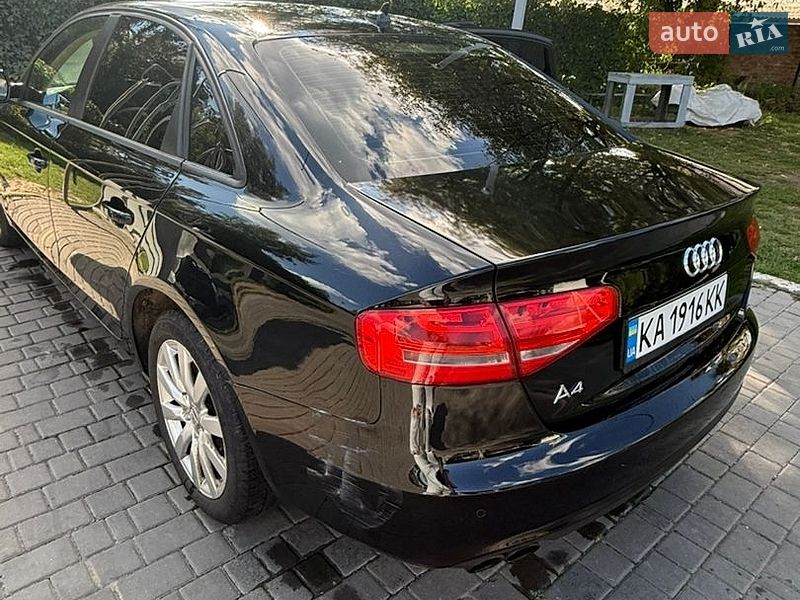 Седан Audi A4 2014 в Ровно