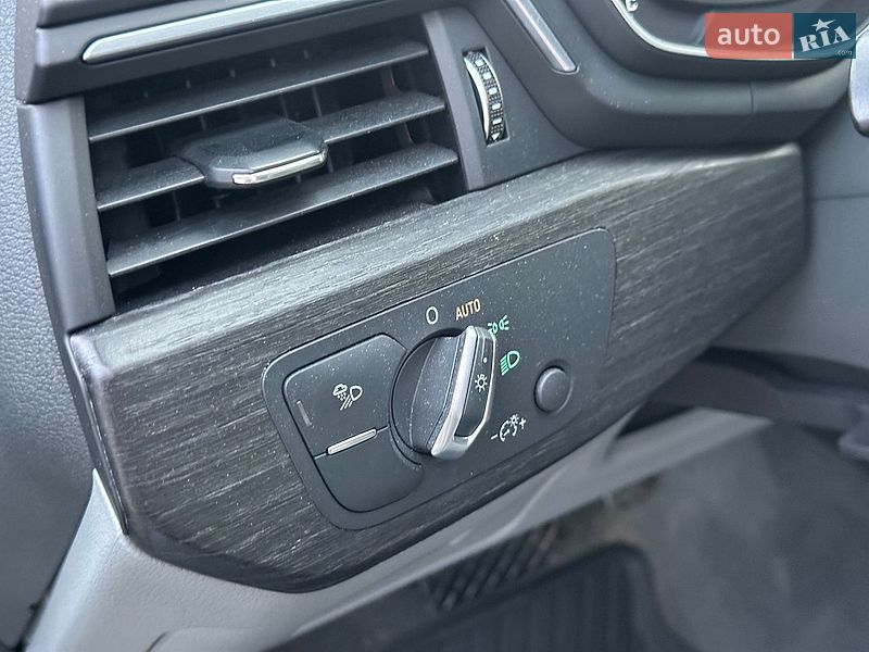 Седан Audi A4 2019 в Киеве