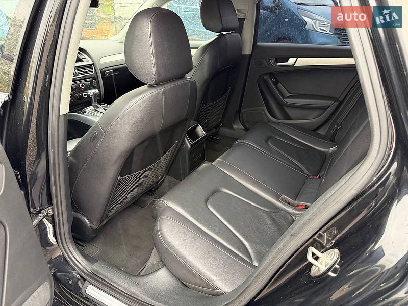 Седан Audi A4 2013 в Винниках