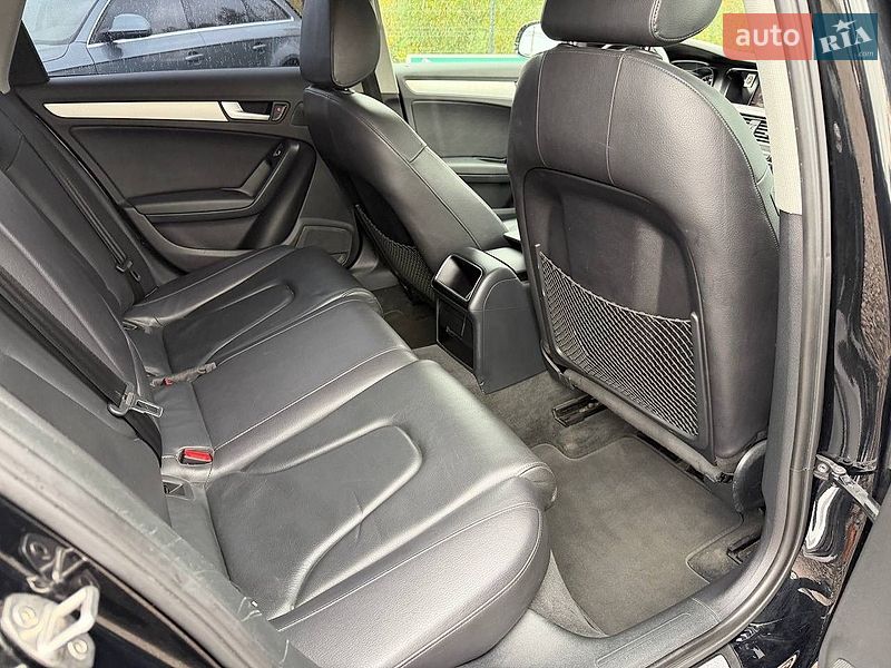 Седан Audi A4 2013 в Винниках