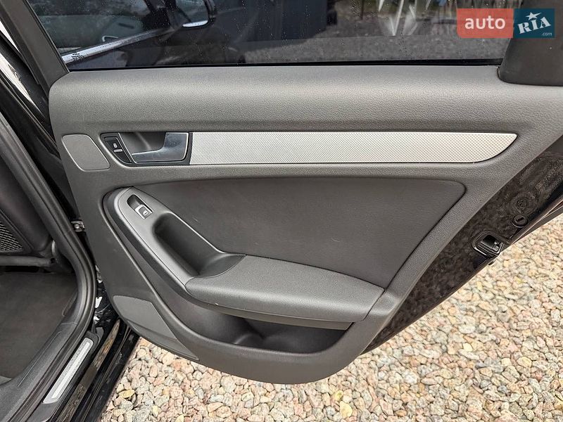 Седан Audi A4 2013 в Винниках