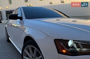 Седан Audi A4 2015 в Львові