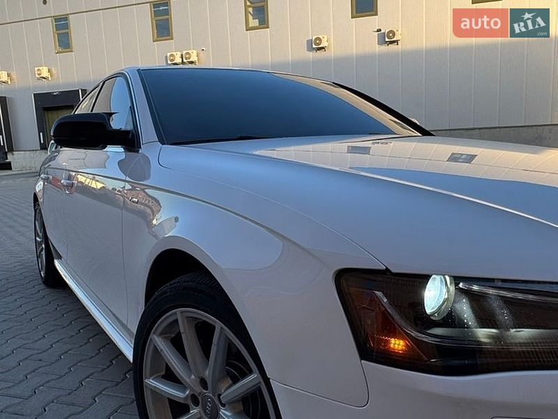 Седан Audi A4 2015 в Львові