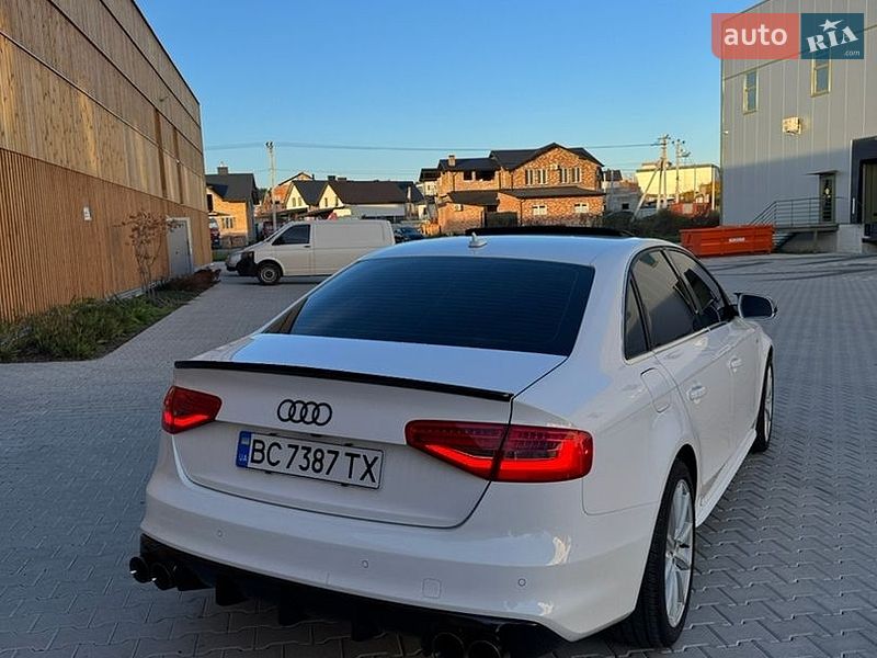 Седан Audi A4 2015 в Львові