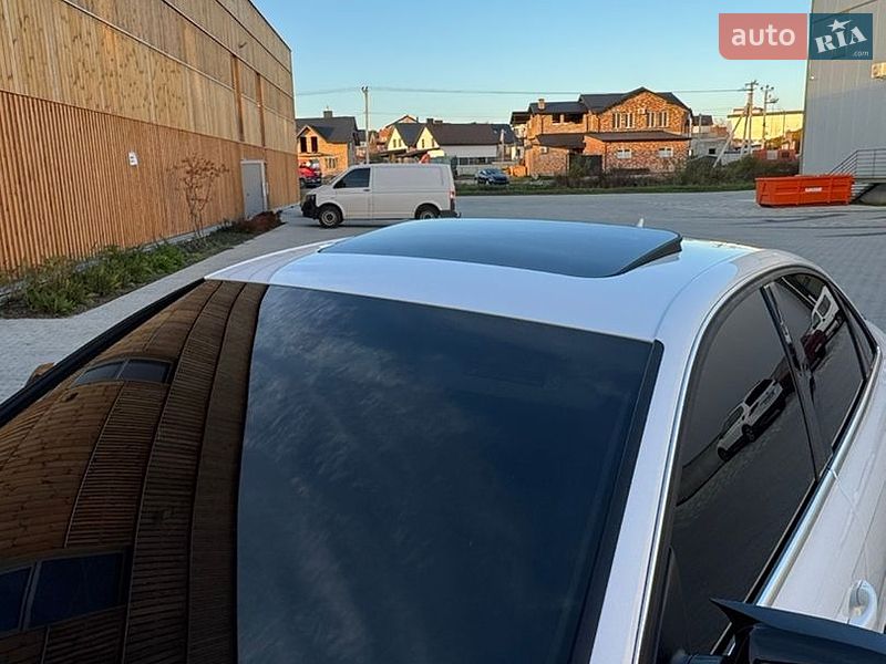 Седан Audi A4 2015 в Львові