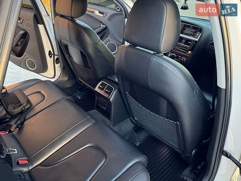 Седан Audi A4 2015 в Львові