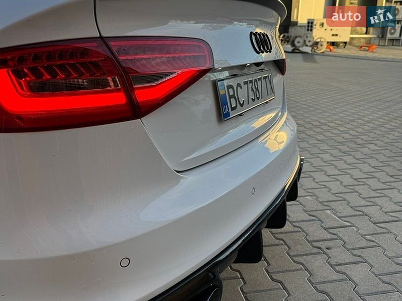 Седан Audi A4 2015 в Львові