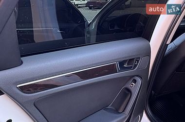 Седан Audi A4 2015 в Львові