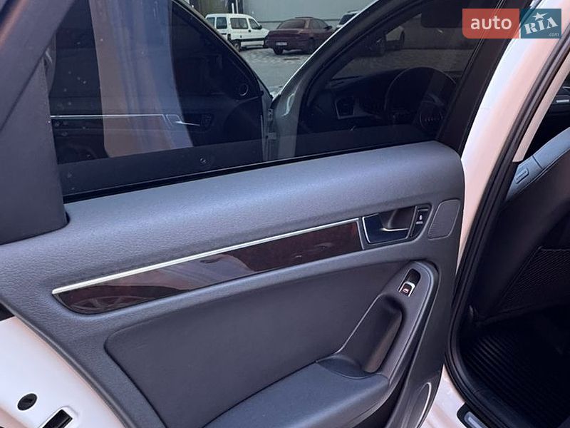 Седан Audi A4 2015 в Львові