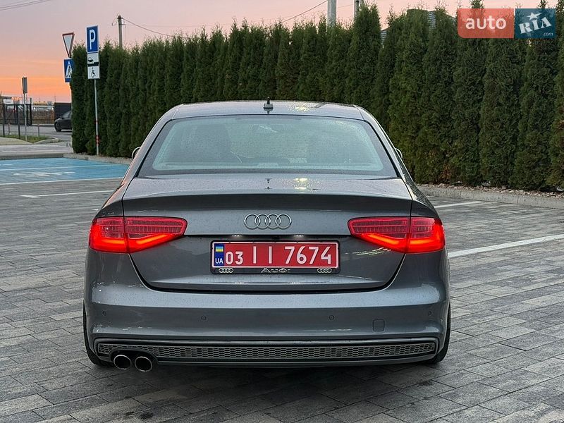 Седан Audi A4 2015 в Луцке