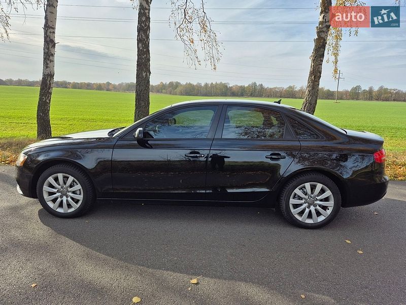 Седан Audi A4 2012 в Мені