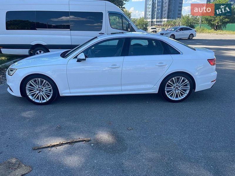 Седан Audi A4 2016 в Киеве