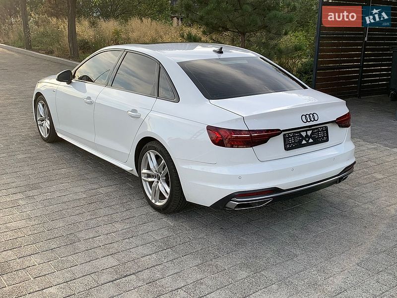 Седан Audi A4 2022 в Киеве