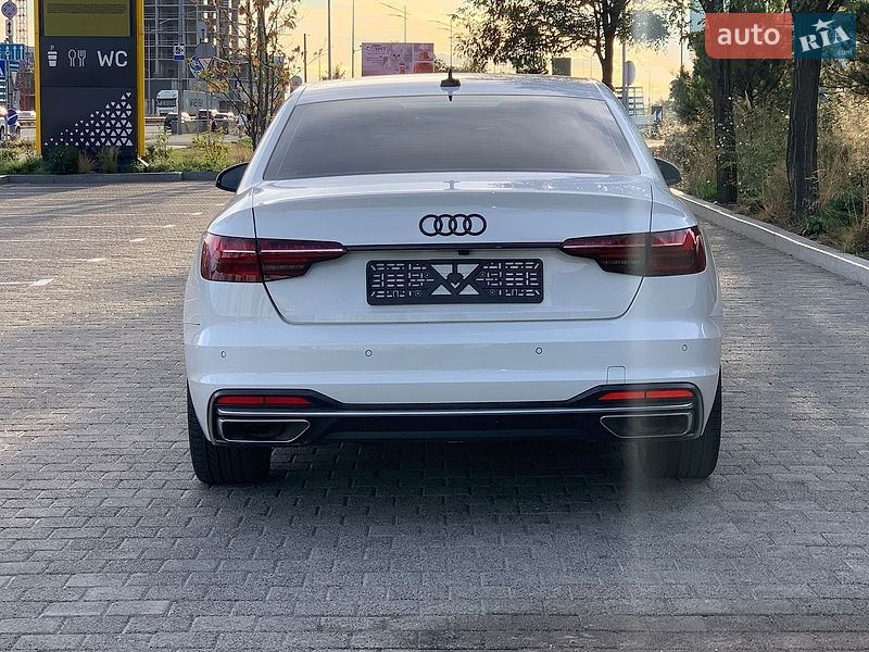 Седан Audi A4 2022 в Киеве
